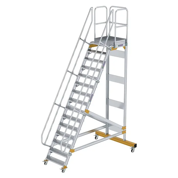 Munk Treppenpodest Plattformtreppe fahrbar 60° Stufenbreite 800mm 15 Stufen - Anzahl Tritte: 15 Stk., Aluminium - Mobile Arbeitsplattform aus silbernem Aluminium mit schräger Treppe, Geländern und gelbem Rollsockel.