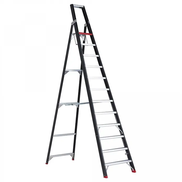 Altrex Stehleiter Taurus einseitig begehbare Stufenstehleiter TGB 12 Stufen - Anzahl Tritte: 12 Stk., Arbeitshöhe: 4.800 m - Schwarze und silberne Aluminium-Klappleiter mit roter Ablage und rutschfesten Füßen.