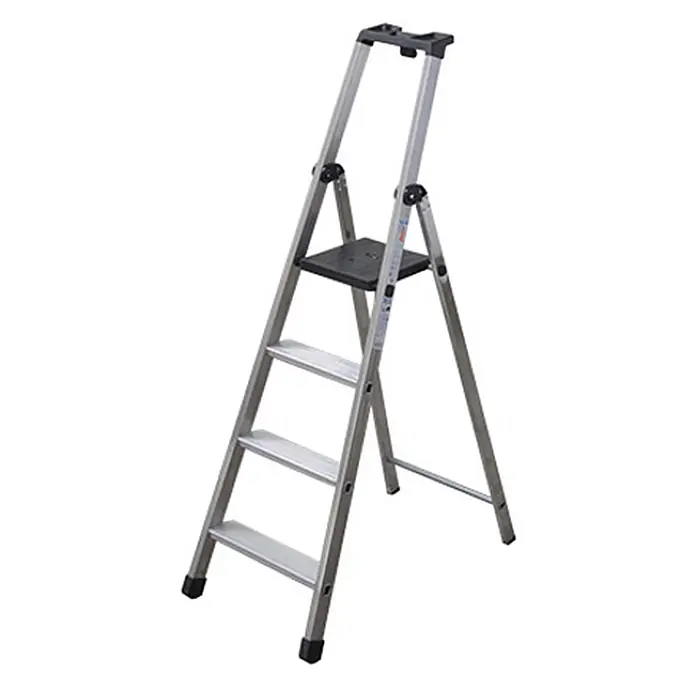 Facal Stehleiter Stufenstehleiter S100 Piu Su Maxi 4 Stufen - Anzahl Tritte: 4 Stk., Arbeitshöhe: 2.780 m, Aluminium - Klappbare Aluminium-Haushaltsleiter in Silber mit schwarzen Stufen und Ablage.