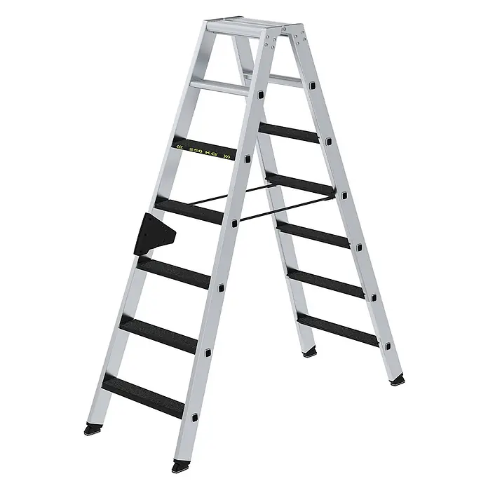 Munk Stehleiter Stehleiter beidseitig begehbar mit clip-step R13 250kg 7 Stufen - Anzahl Tritte: 7 Stk., Arbeitshöhe: 3.150 m, Aluminium - Silberne Aluminium-Doppelleiter mit schwarzen Anti-Rutsch-Stufen, schwarzen Füßen und 250-kg-Tragfähigkeit.