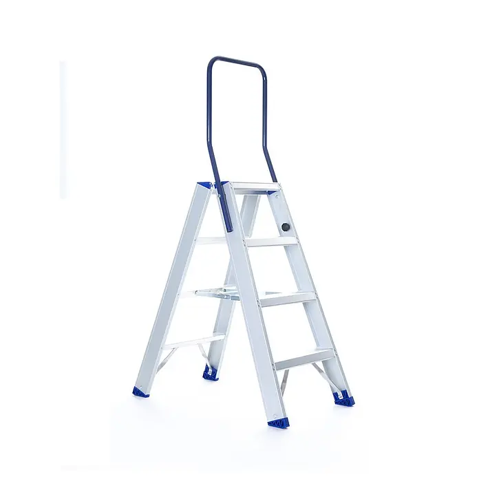 ASC Stehleiter Eurostairs Stufenstehleiter zweiseitig eloxiert mit Bügel 4 Stufen - Anzahl Tritte: 4 Stk., Arbeitshöhe: 2.800 m, Aluminium - Silberne Aluminium-Klappleiter mit blauem Sicherheitsbügel und rutschfesten Füßen.