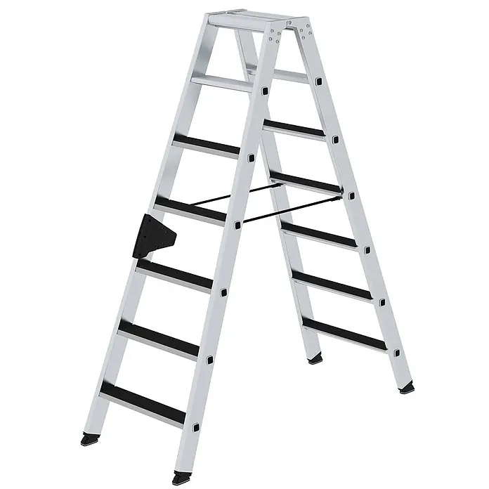 Munk Stehleiter Stehleiter beidseitig begehbar mit clip-step 2x7 Stufen - Anzahl Tritte: 7 Stk., Arbeitshöhe: 3.150 m, Aluminium - Silberne Aluminium-Stehleiter mit schwarzen rutschfesten Stufen und Schutzkappen, geöffnet und einsatzbereit.