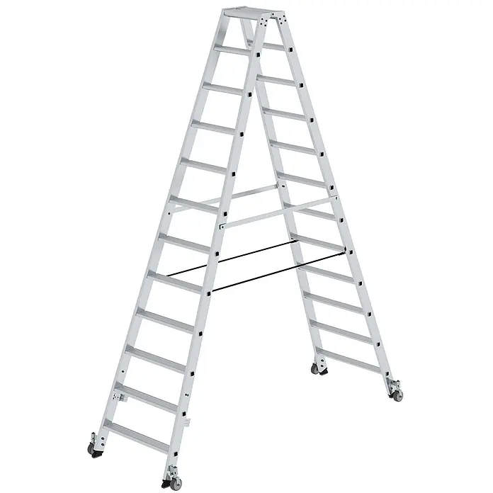 Munk Stehleiter Stehleiter beidseitig begehbar mit Rollen 2x12 Stufen - Anzahl Tritte: 12 Stk., Arbeitshöhe: 4.500 m, Aluminium - Silberne Aluminium A-Rahmen Stehleiter mit mehreren Sprossen, Rollen an den Füßen und zwei schwarzen Stabilisierungsstangen.