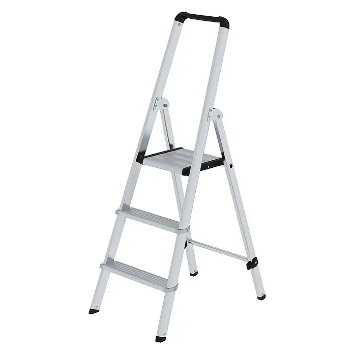 Munk Stehleiter Stufenstehleiter ML einseitig begehbar 3 Stufen - Arbeitshöhe: 2.750 m, Aluminium - Silberne Aluminium-Klappleiter mit schwarzen Anti-Rutsch-Stufen und Handgriff.