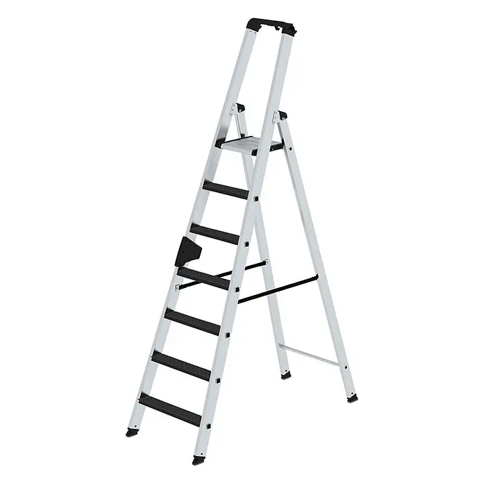 Munk Stehleiter Stehleiter mit clip-step R13 7 Stufen - Anzahl Tritte: 7 Stk., Arbeitshöhe: 3.700 m, Aluminium - Klappbare Aluminium-Haushaltsleiter in Silber mit schwarzen rutschfesten Stufen und Ablage.