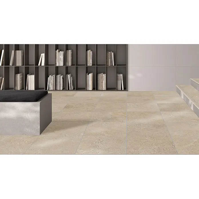 RAK Ceramics Feinsteinzeugfliese Valdi - 60 x 60 cm, Beige, Matt - Helle beigefarbene Bodenfliesen in Natursteinoptik mit subtilen Variationen, die einen modernen Raum aufwerten.
