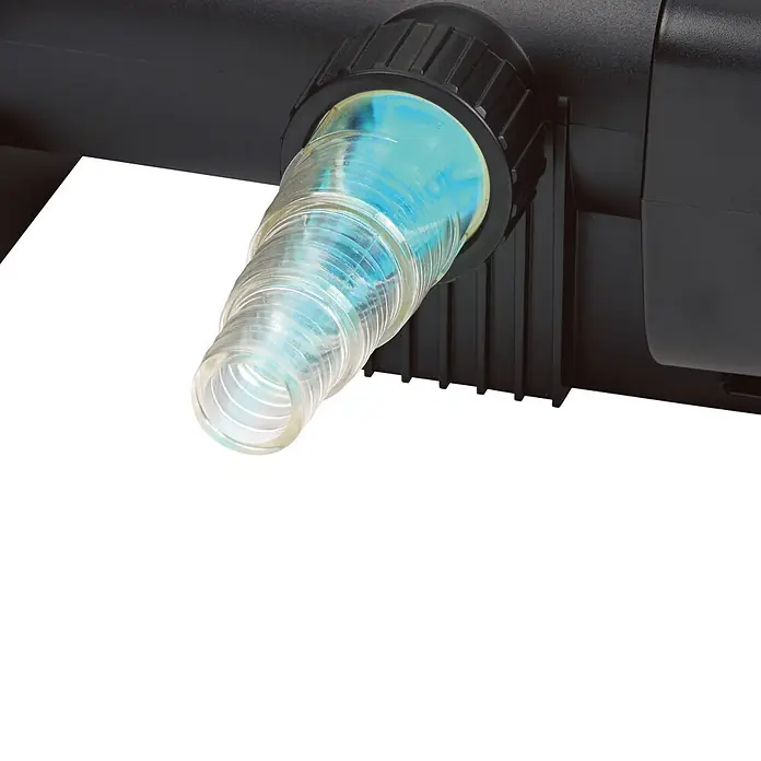 Oase Vitronic Vorklärgerät - Teichgröße: 60 m³, Fördermenge pro Std.: 8.500 l - Dunkles Gerät mit transparentem, geripptem Schlauch, der blaues Licht zeigt, wahrscheinlich Teil eines Wasserfilters oder Sterilisators.