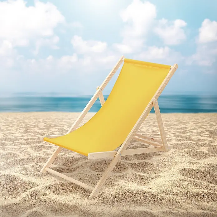 ECD Germany Garten-Liegestuhl 2er Set Sonnenliege Gelb Klappliegestuhl Relaxliege - 2 Stk., Holz, Polyester, Gelb, Braun - Gelber Liegestuhl aus Stoff mit Holzrahmen an einem Sandstrand am Meer.