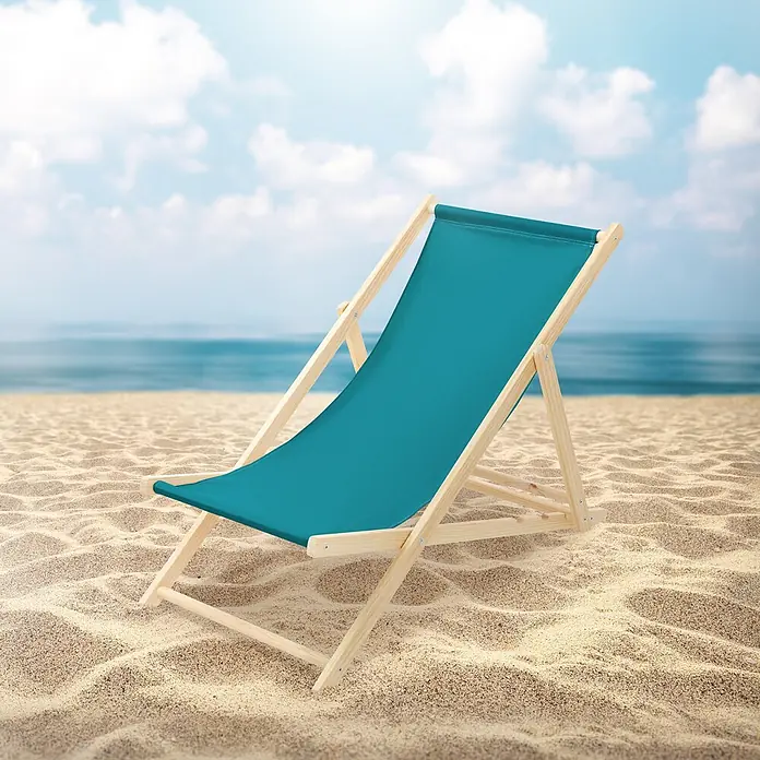 ECD Germany Garten-Liegestuhl 3er Set Sonnenliege Dunkelgrün Klappliegestuhl Relaxliege - Holz, Polyester, Petrol - Türkisfarbener Strandstuhl mit hellem Holzrahmen auf einem Sandstrand am Meer unter blauem Himmel.