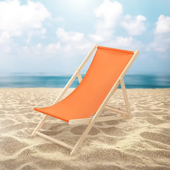 ECD Germany Garten-Liegestuhl Sonnenliege Orange Klappliegestuhl Relaxliege - 1 Stk., Holz, Polyester, Orange, Braun - Oranger Strandstuhl mit hellem Holzgestell am Sandstrand.