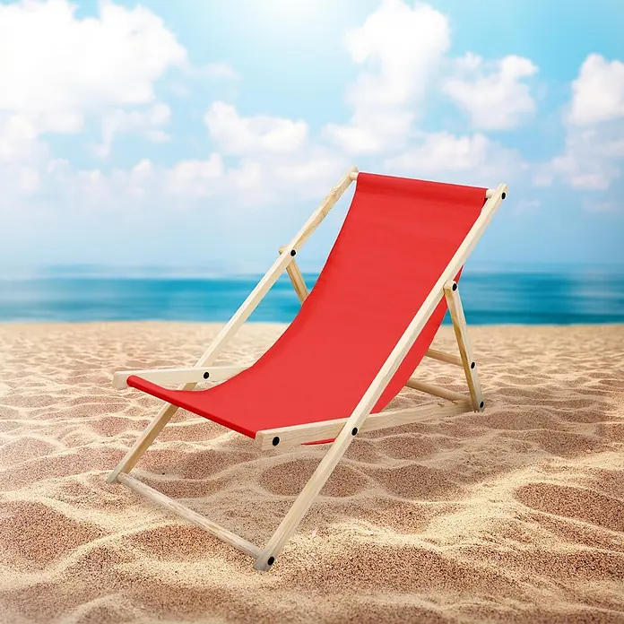 ECD Germany Garten-Liegestuhl Sonnenliege Rot Klappliegestuhl Relaxliege - Holz, Polyester, Rot, Braun - Roter Holz-Liegestuhl am Sandstrand mit Meer und Himmel.