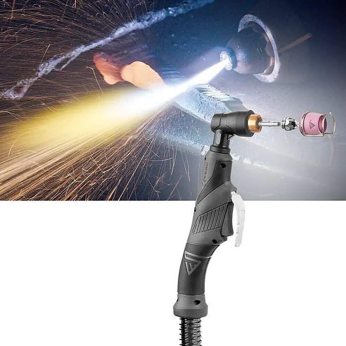 STAHLWERK Plasmaschneidbrenner Plasmaschneidbrenner P-60 mit 5m Schlauchpaket - Schweißstrom: 70 A - Schwarzer und grauer Plasmaschneider mit weißem Abzug, der helles Plasma und Funken beim Metallschneiden abgibt.