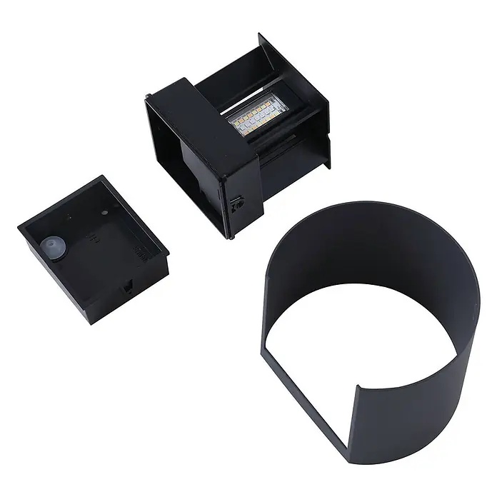 Lindby Außenwandleuchte Dara - alu / grau / zink, IP54 - Zerlegte schwarze LED-Wandleuchte Komponenten: Haupteinheit mit LEDs, Montagebox und gewölbte Abdeckung.