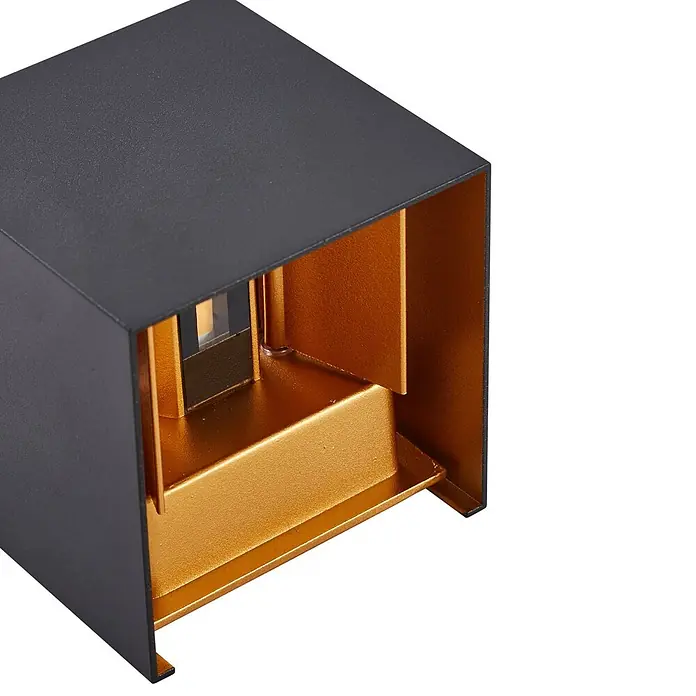 Lindby Außenwandleuchte Nivar - 10 x 10 x 10 cm, schwarz, IP54 - Quadratische schwarze Wandleuchte mit metallisch goldenem Interieur, für Lichtprojektion nach oben oder unten.