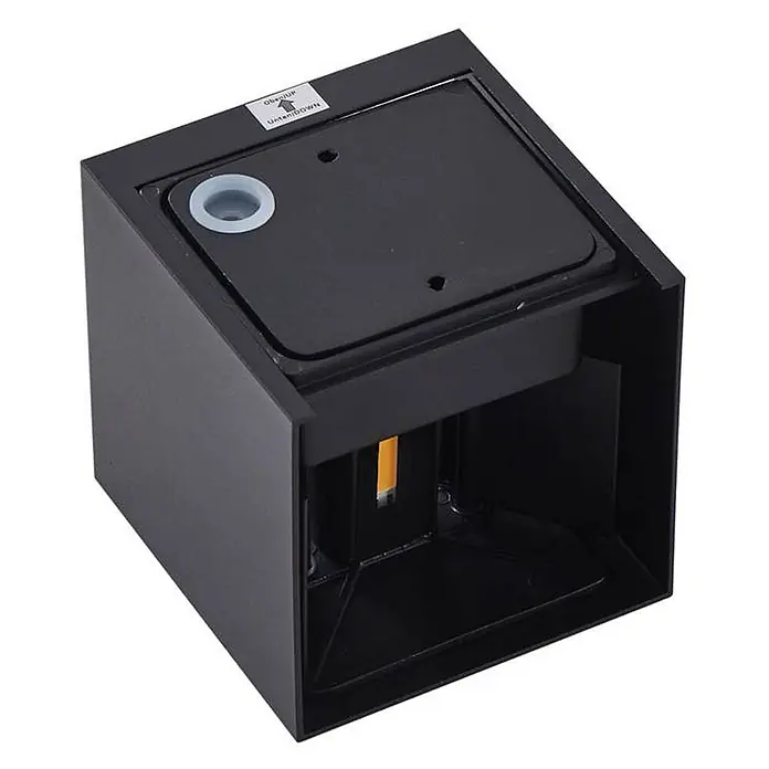 Lindby Außenwandleuchte Nivar - schwarz, IP54 - Schwarze kubische Außenleuchte mit gerichteter Öffnung und interner Lichtquelle.