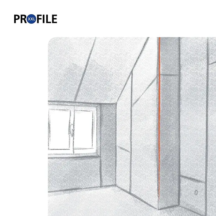 ProfileXXL Kantenschutz für Trockenbau 2,5m Abschlussprofil 25 x 4mm Putzschiene PVC Weiß - Weiß - Illustration eines unfertigen Raumes, der ein vertikales Wandprofil oder eine Fuge mit einer orangefarbenen Linie hervorhebt.