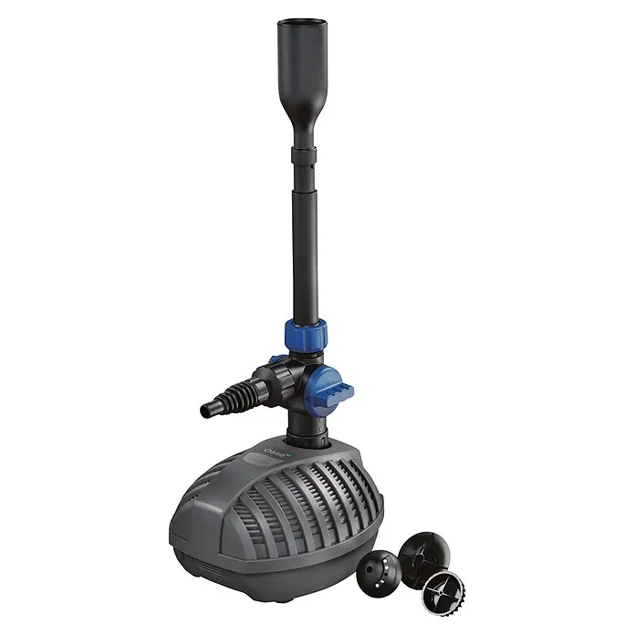 Oase Wasserspielpumpe Aquarius Set 2000 E - 18 W, Fördermenge pro Std.: 2.100 l - Dunkelgraue Teichpumpe mit blauen Akzenten und hoher schwarzer Fontänendüse, dazu drei austauschbare schwarze Fontänenaufsätze.