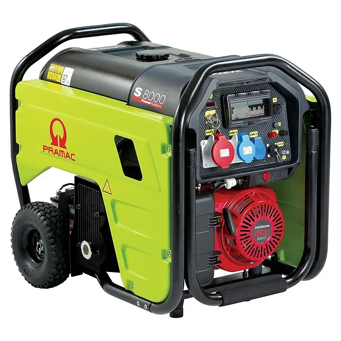 Pramac Stromerzeuger S8000 - Nennleistung: 5,6 kW, Tankvolumen: 27 l - PRAMAC S 8000 tragbarer Generator mit lindgrünem Gehäuse, schwarzem Rahmen, rotem Honda-Motor und Bedienfeld mit Steckdosen.