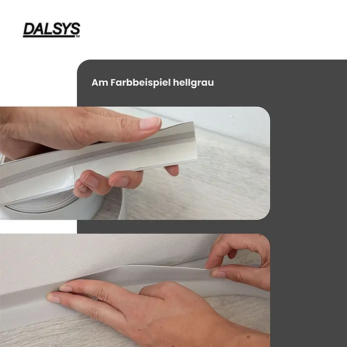 Dalsys Weichsockelleiste 15m Weichsockelleiste selbstklebend Buche -  - Eine Person bringt eine hellgraue, flexible selbstklebende Fußleiste an einer Wand über einem Holzfußboden an.