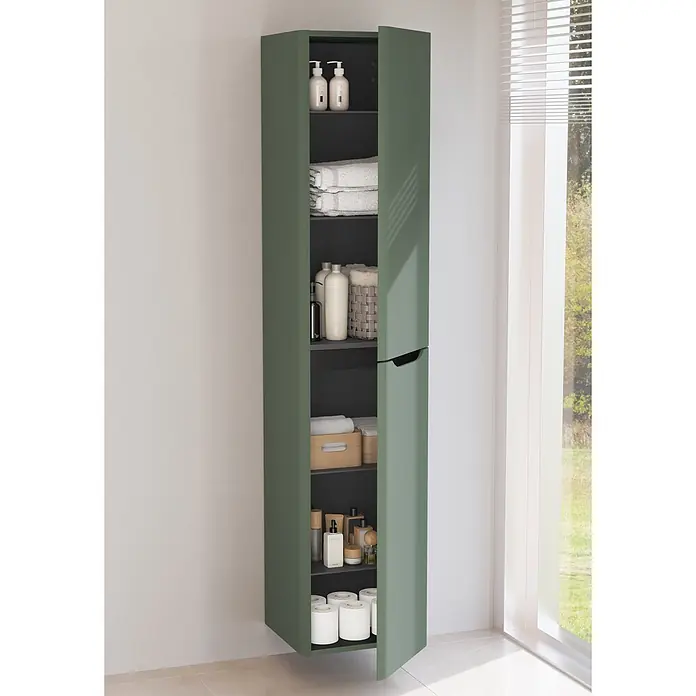 VitrA Integra Round Hochschrank - B x T x H: 40 x 37 x 180 cm, Moosgrün, DIN Anschlag: Rechts, Inklusive 4 Glaseinlegeböden - Hoher grüner Schrank mit offenen Türen, der Regale voller Toilettenartikel, Handtücher und Toilettenpapier zeigt.