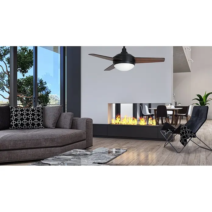 Vam Deckenventilator VEGALIGHT graphit-teak 102 cm - Teak-Walnuss, 1.020 mm, 46 W - Moderner schwarzer Deckenventilator mit Holzflügeln und integriertem weißen LED-Licht, in einem modernen Wohnzimmer installiert.