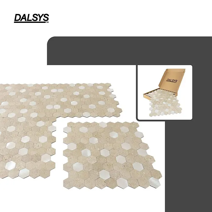Dalsys Wandfliese 0,88m² Selbstklebende Fliesen Hexagon 11 Stück Sand Silber - 29 x 27,7 cm, Beige - Sechseckige Mosaikfliesen aus beigem Stein und helleren Akzenten, teils verlegt, teils in einer DALSYS-Box.
