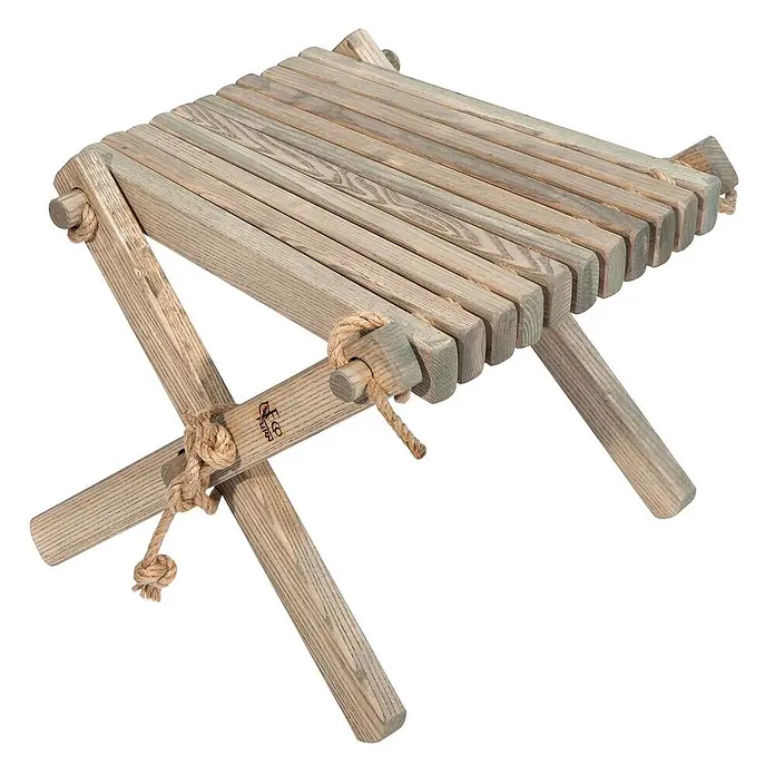 Jardinion Garten-Beistelltisch Abstelltisch 54cm x 49cm x 45cm Klapphocker Grau Esche - L x B x H: 54 x 49 x 45 cm, Silber - Klapphocker aus hellem Holz mit Lamellenplatte und über Seile verbundenen X-förmigen Beinen.