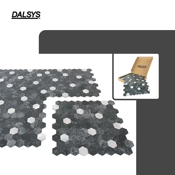 Dalsys Wandfliese 0,88m² Selbstklebende Fliesen Hexagon 11 Stück Anthrazit Silber - 29 x 27,7 cm, Anthracite - Sechseckige dunkelgraue und weiße Metallfliesen, teils ausgelegt, teils in einer offenen Schachtel.