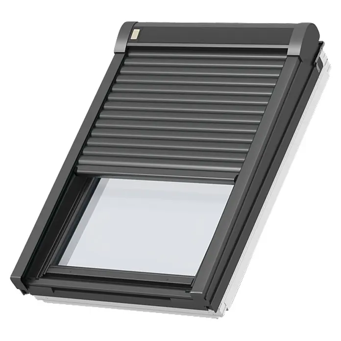 Velux Dachfenster-Rollladen Elektro SML CK06 0000K - Passend für Fenstergröße: CK06, C06, Passend für Fenstertyp: GGL, GGU, GPL, GPU, GHL, GHU, GZL, GLL, GLU, VU und VKU - Dunkelgrauer Außenrollladen für ein Dachfenster, teilweise ausgefahren.