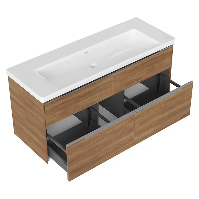 Villeroy & Boch Subway 3.0 Badmöbel-Set - Gesamtbreite Badmöbel: 127,2 cm, Kansas Oak, Hahnloch: Ohne, Waschbecken in Weiß Alpin mit schmutzabweisender Glasur, Eine große Waschschüssel - Weißes Doppelwaschbecken mit braunem Holz-Waschtischunterschrank, graue Griffe, eine Schublade ist teilweise geöffnet.
