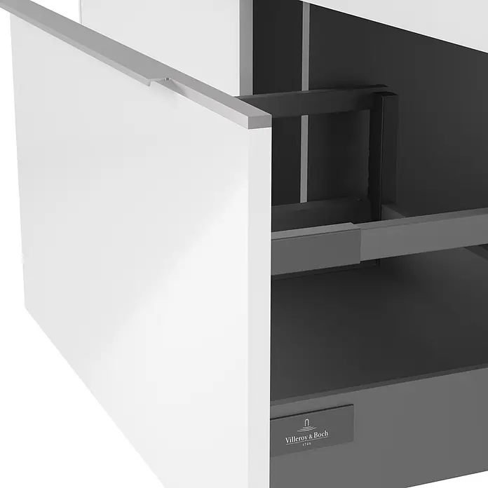 Villeroy & Boch Subway 3.0 Badmöbel-Set - Gesamtbreite Badmöbel: 127,2 cm, Brilliant White, Hahnloch: Ohne, Waschbecken in Weiß Alpin ohne Spezialglasur, Eine große Waschschüssel - Teilweise geöffnete weiße Schublade mit grauem Griff und grauem Innenraum, der ein Villeroy & Boch-Logo zeigt.