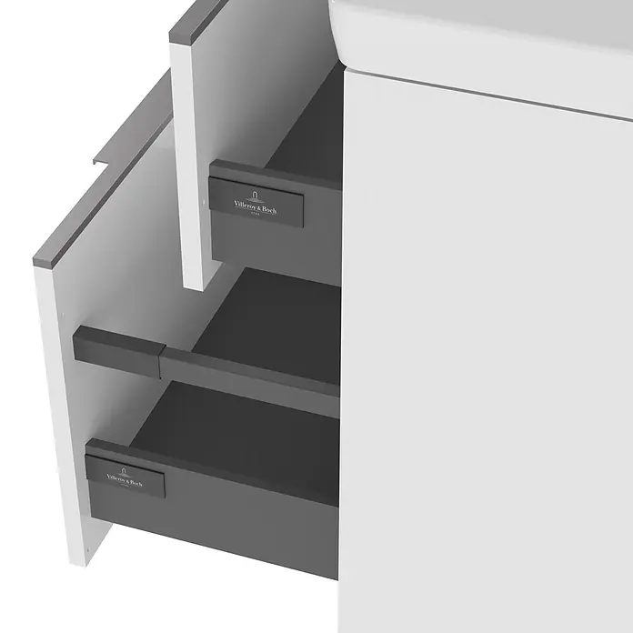 Villeroy & Boch Subway 3.0 Badmöbel-Set - Gesamtbreite Badmöbel: 127,2 cm, Brilliant White, Hahnloch: Mitte, Waschbecken in Weiß Alpin mit schmutzabweisender Glasur, Eine große Waschschüssel - Weißer Badunterschrank mit zwei offenen grauen Schubladen, versehen mit dem Villeroy & Boch Logo.