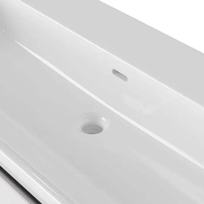 Villeroy & Boch Subway 3.0 Badmöbel-Set - Gesamtbreite Badmöbel: 127,2 cm, Brilliant White, Hahnloch: Ohne, Waschbecken in Weiß Alpin ohne Spezialglasur, Eine große Waschschüssel - Nahaufnahme eines glänzenden weißen Keramikwaschbeckens mit Abfluss und Überlauf.