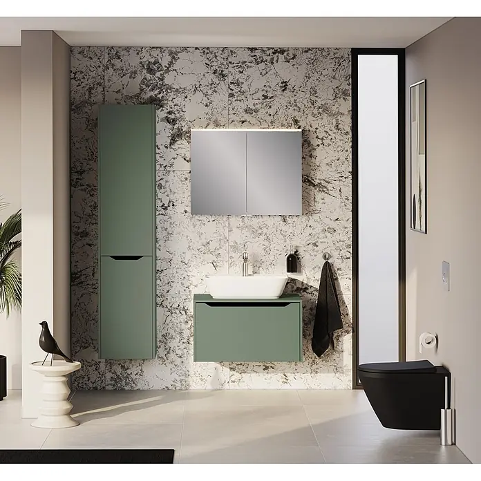 VitrA Integra Square Waschtischunterschrank Integra Square - B x T x H: 80 x 52 x 42 cm, Moosgrün - Modernes Badezimmer mit grünen Schränken, weißem Waschbecken, schwarzer Toilette und beleuchtetem Spiegelschrank.