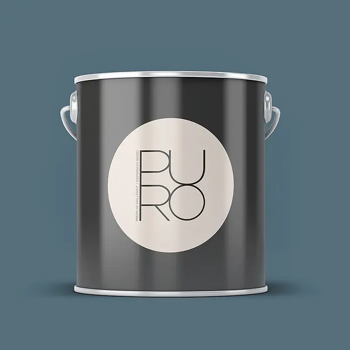Livingwalls Wandfarbe Blau, Bluish Petrol DD125912 2,5l - Grün, Matt, 2,5 l - Dunkelgraue Farbkanne mit silbernem Rand und Griff, mit einem runden cremefarbenen Etikett mit "PURO" und "PREMIUM WALLPAINT | DISPERSION BASED".