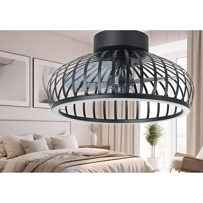 Eglo Ventilador de techo Mogano - Negro, 42,8 cm, 20 W, Blanco cálido - Ventilador de techo negro con diseño de jaula y luz LED integrada, instalado en el techo de un dormitorio.