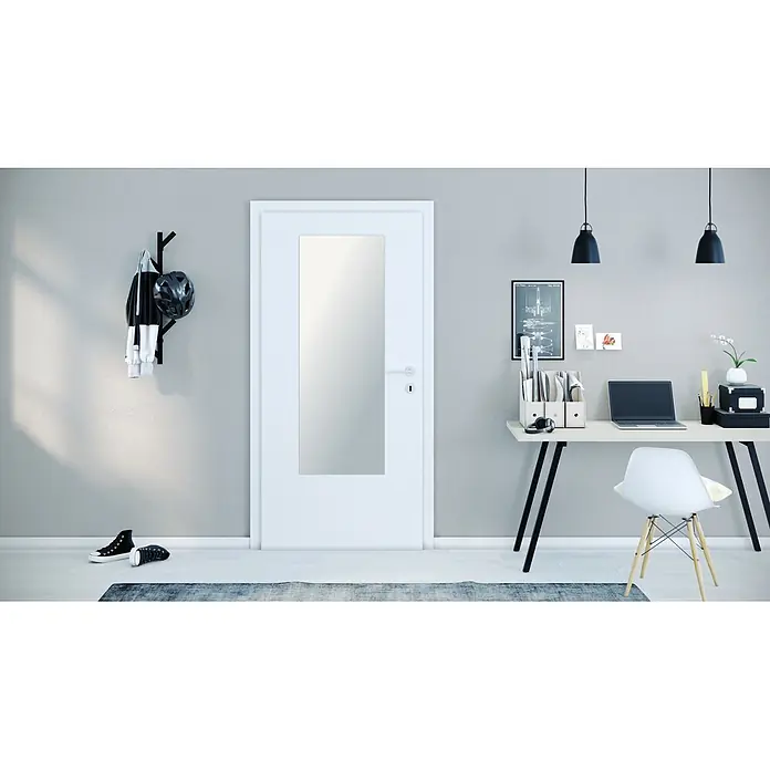 Kristall-Form Türspiegel Touch - B x H: 50 x 140 cm - Moderner Home-Office-und Eingangsbereich mit weißer Tür, hellem Holzschreibtisch, weißem Stuhl und schwarzer Garderobe.