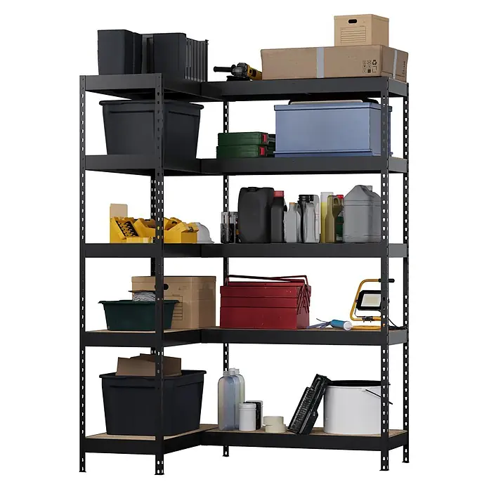 Regalux Eckregal - H x B x T: 180 x 131 x 40 cm, Traglast pro Boden: 210 kg, Anzahl Böden: 10 Stk., Stecken, Schwarz - Ein schwarzes Schwerlastregal aus Metall und Holz, bestückt mit verschiedenen Behältern, Werkzeugen und Flüssigkeiten, ideal für Garage oder Werkstatt.