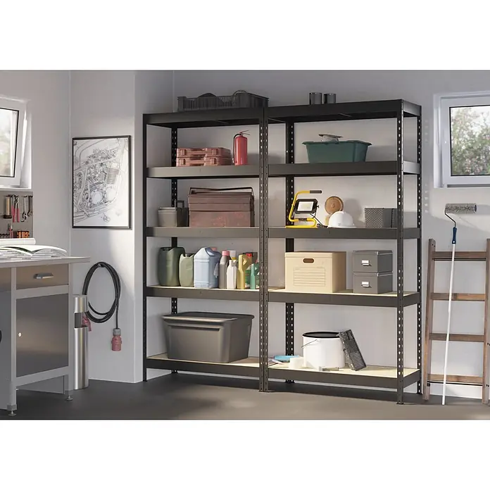 Regalux Metallregal Rivet Atlas - H x B x T: 180 x 120 x 40 cm, Traglast pro Boden: 230 kg, Anzahl Böden: 5 Stk., Stecken, Schwarz - Schwarzes Metallregal in einer Garage, zur Aufbewahrung von Werkzeugen und Zubehör.