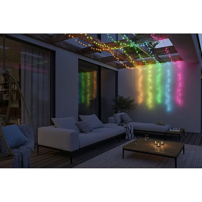 Paulmann Plug & Shine LED-Lichterkette Yuna - Außen, RGB, Länge: 7,4 m - Mehrfarbige Lichterketten beleuchten eine Terrassenpergola und Wand und schaffen ein festliches Abendambiente.