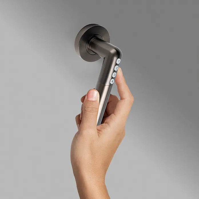 AYR Cerradura electrónica Smart Handle - Bluetooth, Smart Access, Acero, Negro, Satinado - Manilla inteligente de metal oscuro con teclado numérico 1-4, operada por una mano.