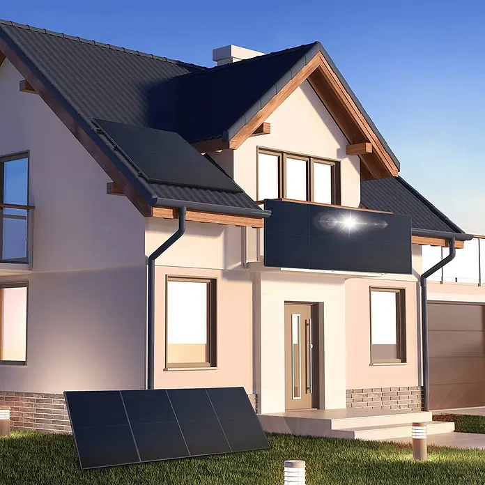 Sunniva Balkonkraftwerk-Set 1000 / 800 Watt mit BENY Wechselrichter - Nennleistung: 800 W, L x B x H: 1.906 x 1.134 x 30 mm - Dunkle Solarmodule auf Dach, Balkon und Garten eines modernen Hauses, die Sonnenenergie nutzen.