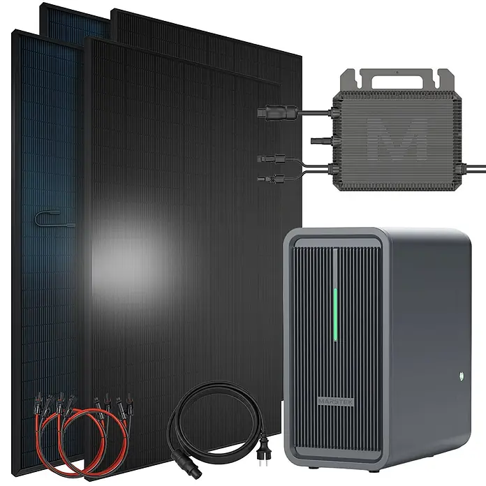 Sunniva Balkonkraftwerk-Set 1840 / 800 Watt mit Marstek 2.24 kWh Speicher - Nennleistung: 800 W, L x B x H: 1.762 x 1.134 x 30 mm - Ein Solaranlagen-Kit mit drei dunklen Solarmodulen, einem grauen Wechselrichter, einer Powerstation und Anschlusskabeln.