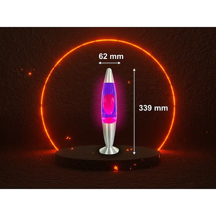 Lavalampe - 6,2 x 6,2 x 34 cm, Lila/ Pink, LED - Silberne Lavalampe mit lila Flüssigkeit und rosa Wachs, vor dunklem, leuchtendem Hintergrund. Maße: 62x339 mm.