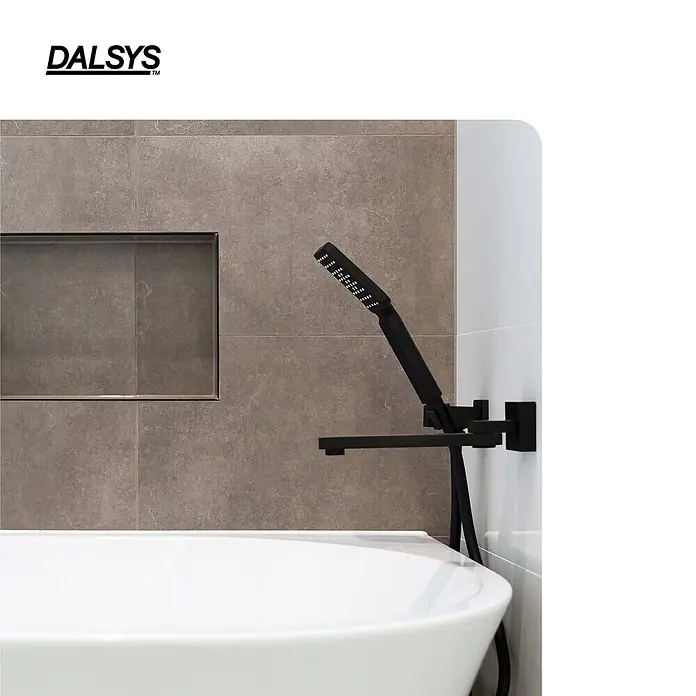 Dalsys Quadroprofil 12,5mm Endstück Quadratprofil Edelstahl Poliert - Edelstahl, Silber, 1,2 cm - Schwarze matte Dusch- und Wannenarmatur mit Handbrause und Auslauf über einer weißen Badewanne.