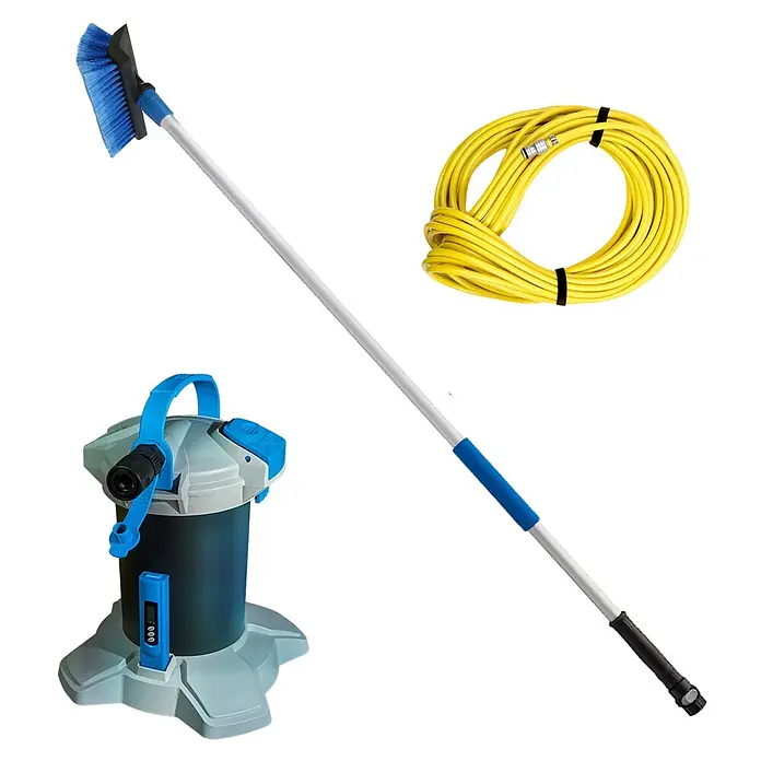 Unger HighFlow Reinigungs-Set Reinwasser 1,2m - 3 -tlg. - Blaue Bürste mit langem Stiel, gelbem Schlauch und blau-grauem Reinigungsgerät.