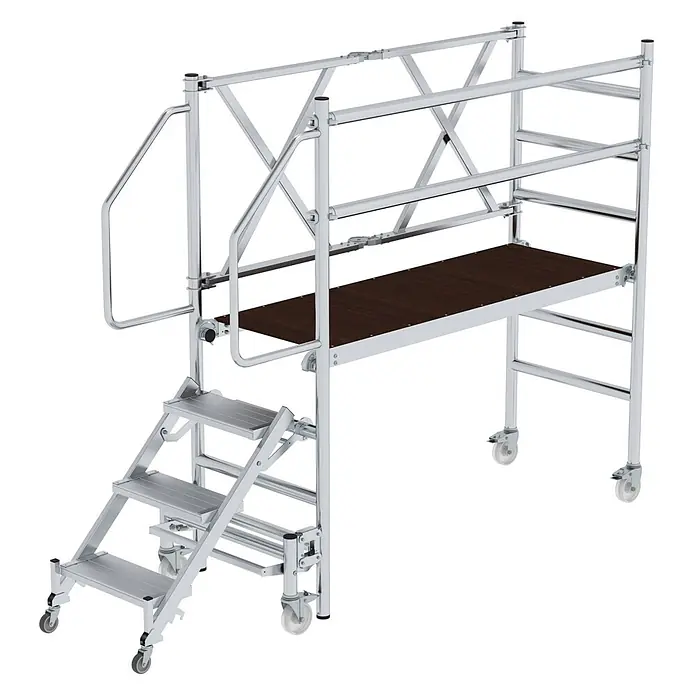 Munk Stehleiter Montageplattform mit Treppenzustieg 3m AH - Anzahl Tritte: 3 Stk., Arbeitshöhe: 3.000 m, Aluminium - Silbernes Rollgerüst mit dunkelbrauner Plattform und integrierter Treppe auf Rollen.