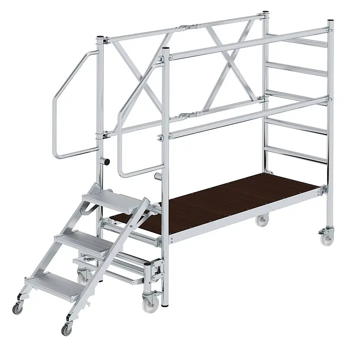 Munk Stehleiter Montageplattform mit Treppenzustieg 3m AH - Anzahl Tritte: 3 Stk., Arbeitshöhe: 3.000 m, Aluminium - Silberfarbene Aluminium-Arbeitsbühne mit dunkelbraunem Deck, Stufen, Handläufen und Rollen.
