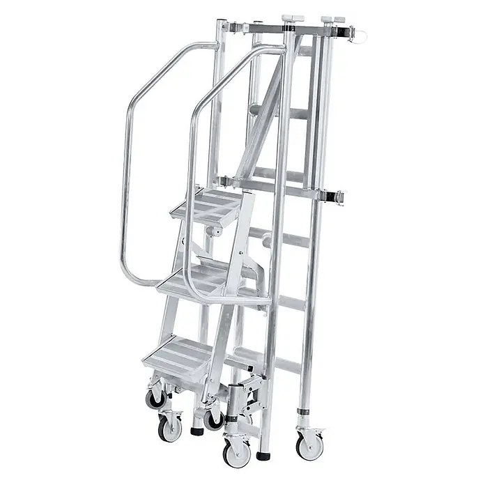 Zarges Stehleiter Montageplattform Workmaster T 2,70x0,75m klappbar - Anzahl Tritte: 3 Stk., Arbeitshöhe: 3.000 m, Aluminium - Faltbare mobile Sicherheitsleiter aus Aluminium mit breiten Stufen, Handläufen und Rollen.