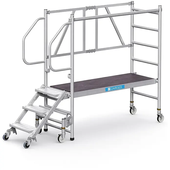 Zarges Stehleiter Montageplattform Workmaster T 2,70x0,75m klappbar - Anzahl Tritte: 3 Stk., Arbeitshöhe: 3.000 m, Aluminium - Mobile Arbeitsplattform aus Aluminium mit integrierter Treppe, Geländern und Rollen, mit dunkler Arbeitsfläche.